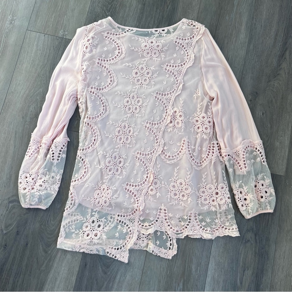 Chico's Light Pink Lace Blouse Size 1/US Medium - Picture 5 of 7